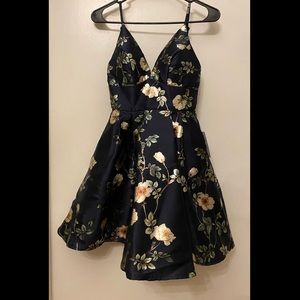 NWT Navy Blue Floral V-Neck Tie Strap Dress